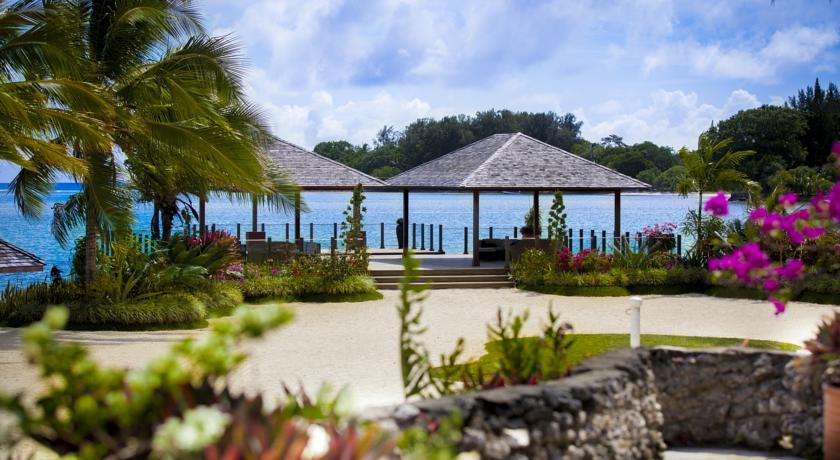 ホテル ザ ワーウィック フィジー コロレブ エクステリア 写真 The beach at the resort
