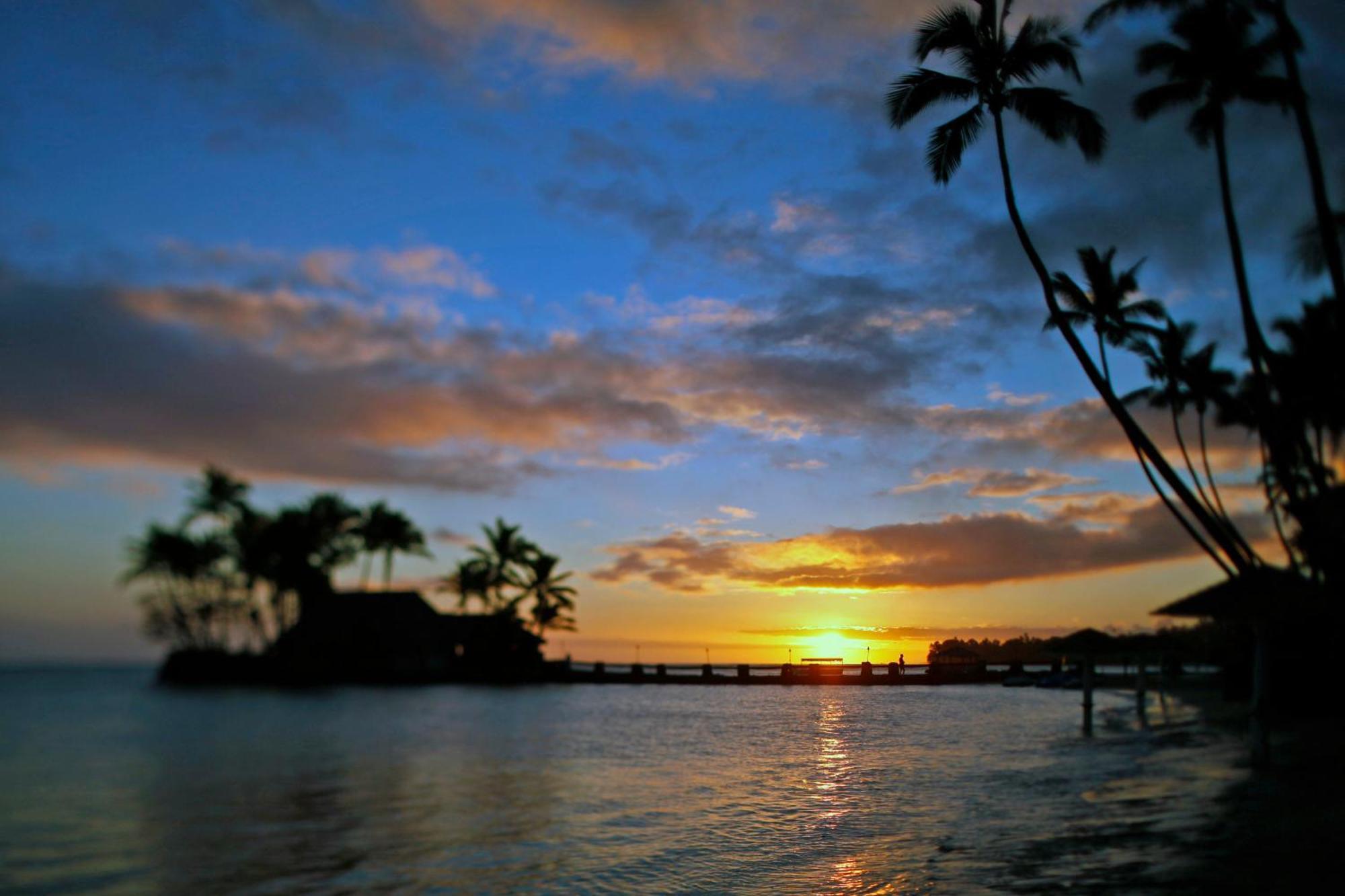 ホテル ザ ワーウィック フィジー コロレブ エクステリア 写真 Sunset at the Four Seasons Resort
