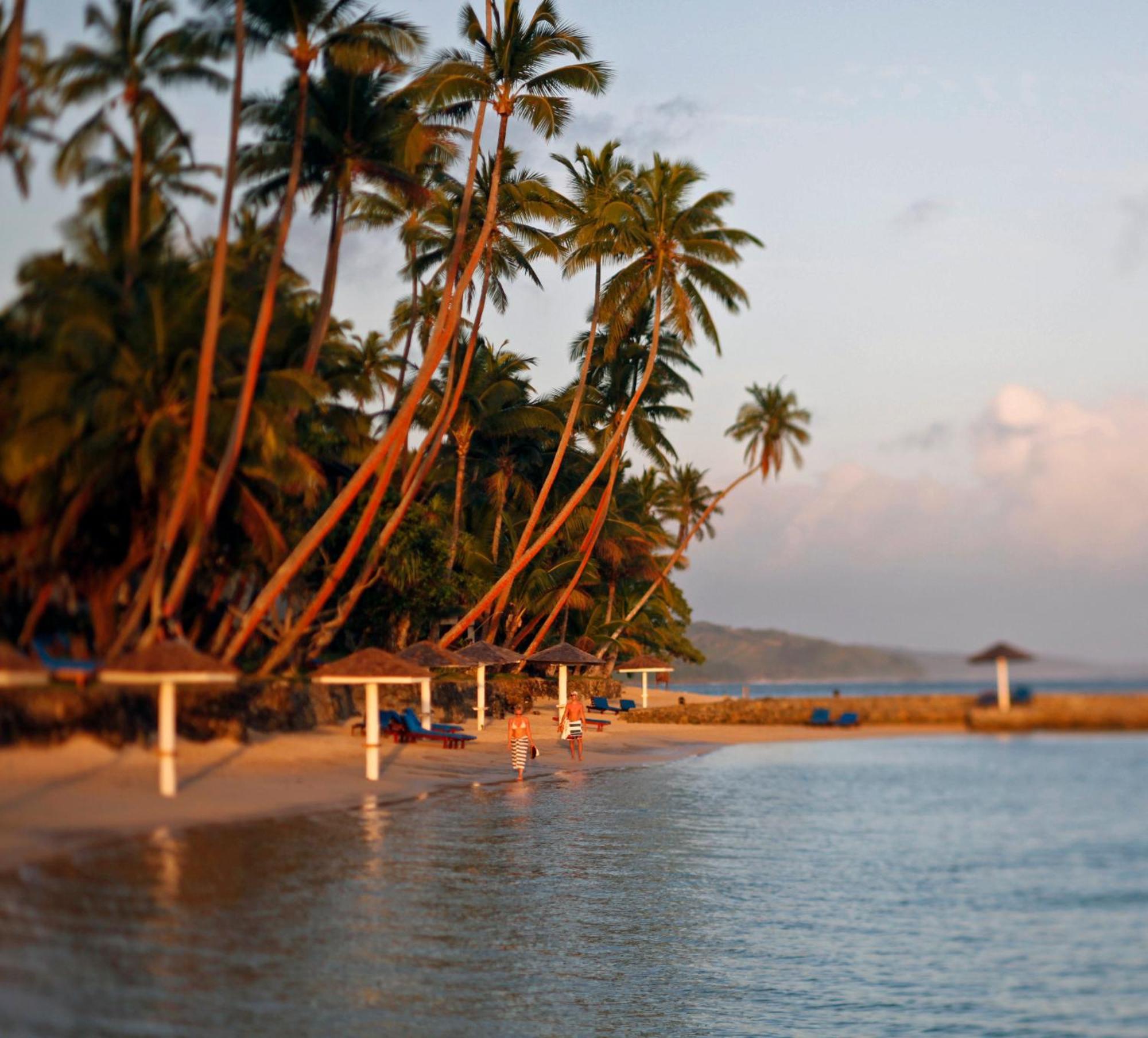 ホテル ザ ワーウィック フィジー コロレブ エクステリア 写真 Beach at the resort