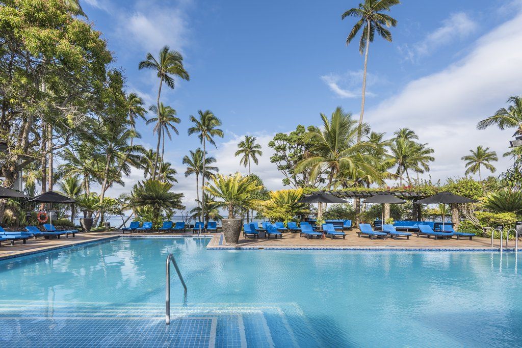 ホテル ザ ワーウィック フィジー コロレブ エクステリア 写真 Pool at the hotel