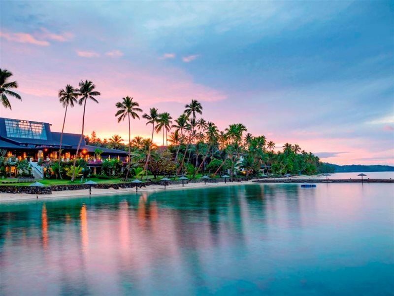 ホテル ザ ワーウィック フィジー コロレブ エクステリア 写真 Sunset at the Four Seasons Resort