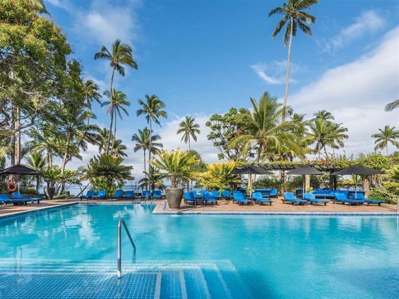 ホテル ザ ワーウィック フィジー コロレブ エクステリア 写真 Pool at the Hotel