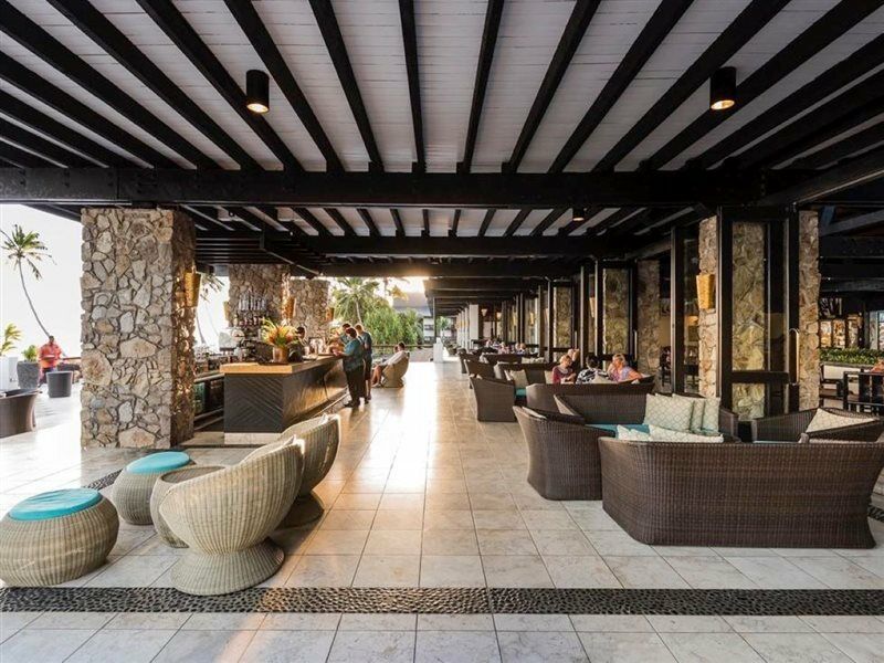 ホテル ザ ワーウィック フィジー コロレブ エクステリア 写真 The lobby of the hotel